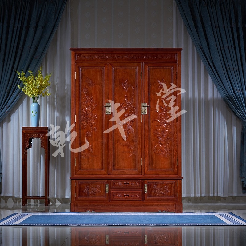 三门衣柜雕花
