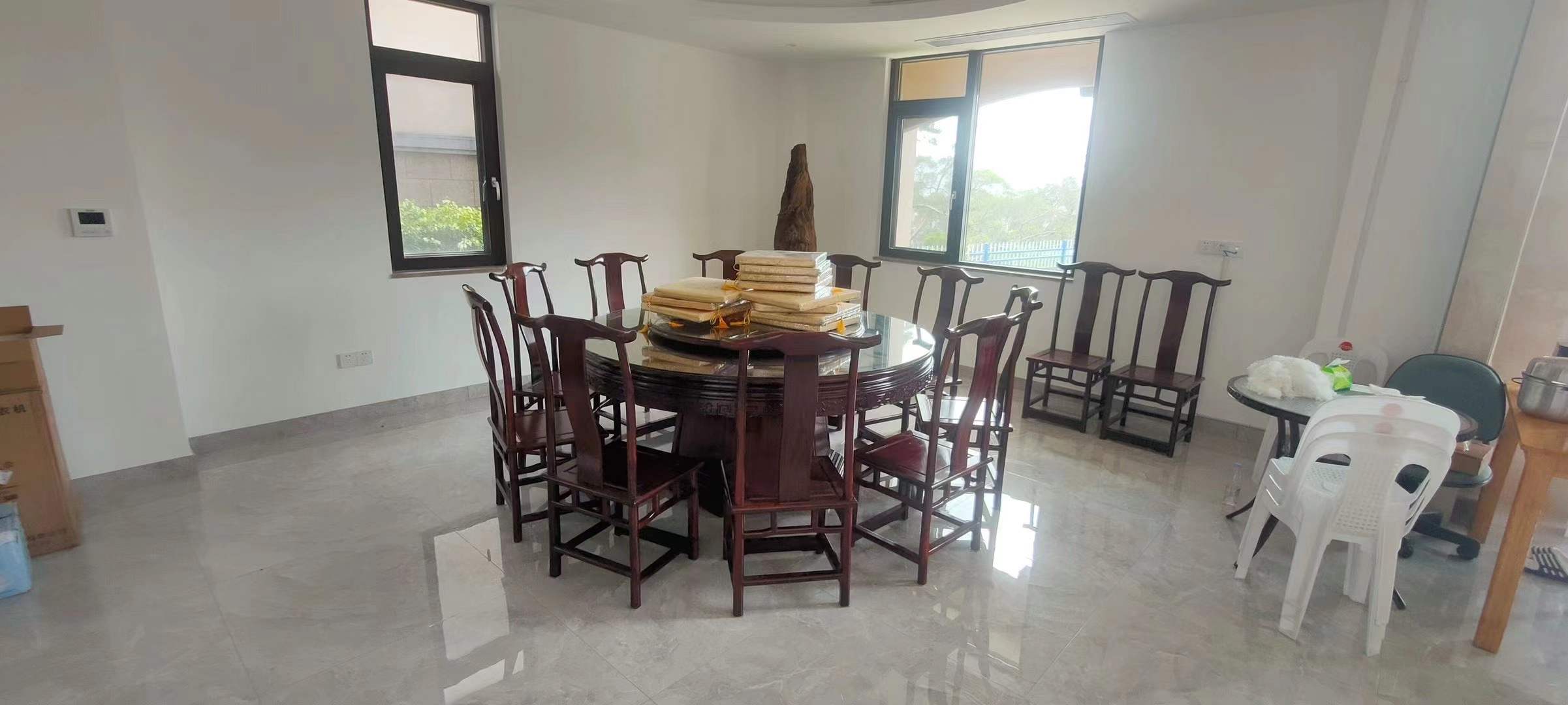 阔叶九五zizun沙发+茶台+圆台